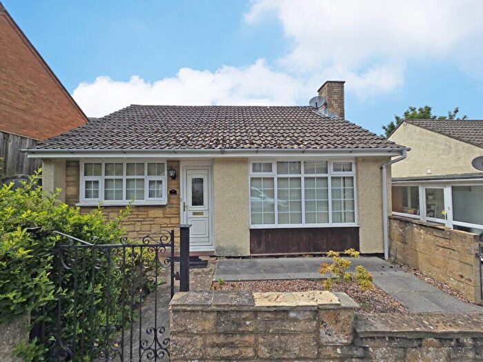 2 Bedroom Detached Bungalow To Rent In Britannia Road, Banbury, Oxon, OX16