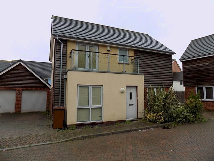 3 Bedroom Detached House To Rent In Little Victory Mount, St. Marys Island, Chatham, ME4