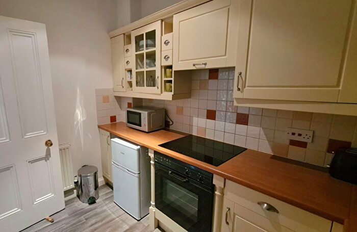 2 Bedroom Flat To Rent In Comiston Road, Morningside, Edinburgh, EH10