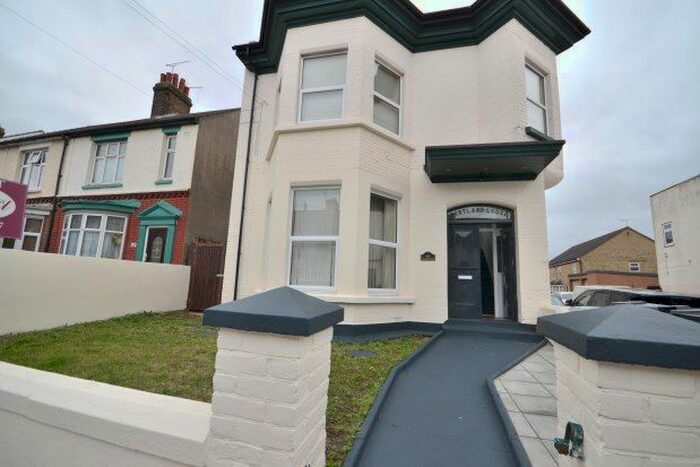 1 Bedroom Flat To Rent In Ingram Road, Gillingham, ME7