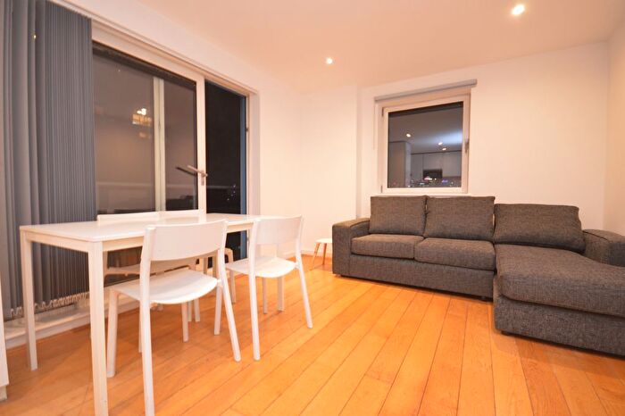 2 Bedroom Flat To Rent In Western Gateway, Royal Victoria, E16