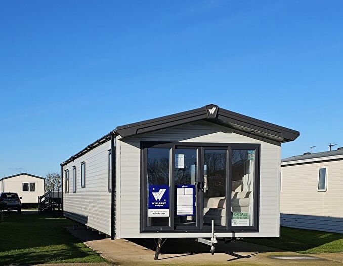 2 Bedroom Mobile/park Home For Sale In Atwick Road, Hornsea, HU18