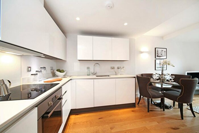 2 Bedroom Apartment To Rent In Peascod Place Windsor, SL4