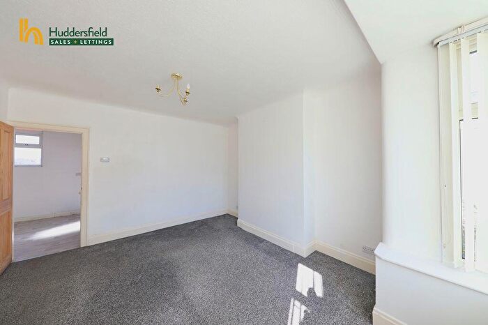 3 Bedroom Semi Detached House To Rent In Gramfield Road, Huddersfield, HD4