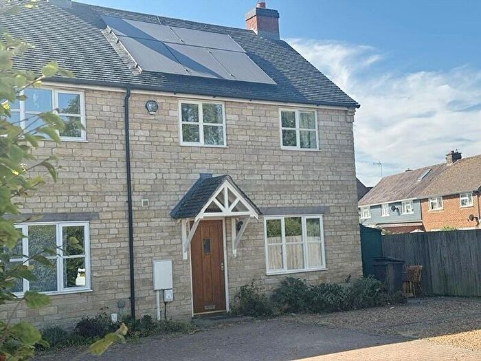 3 Bedroom Terraced House To Rent In Weston Road, Lois Weedon, NN12