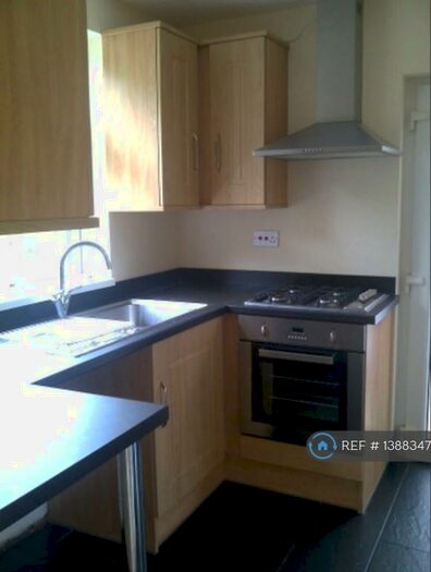 3 Bedroom Semi-Detached House To Rent In Norwich Road, Leicester, LE4