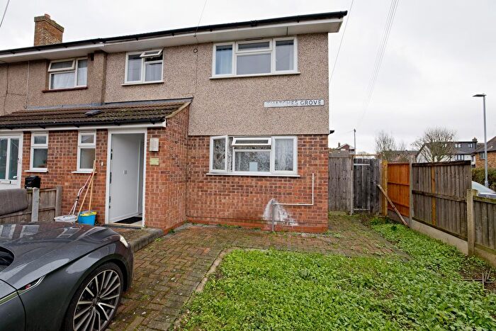 5 Bedroom End Of Terrace House For Sale In Thatches Grove, Chadwell Heath, RM6