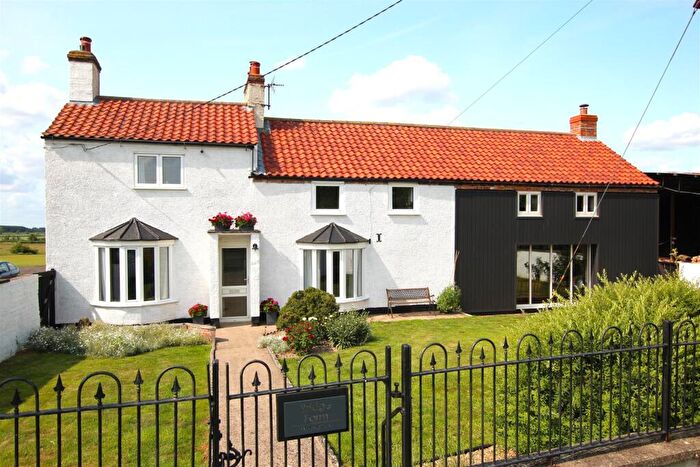 4 Bedroom Farm House For Sale In . Acres - Snarford Road, Wickenby, Lincoln, LN3