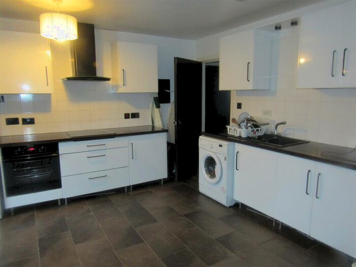 2 Bedroom Apartment To Rent In Boundary Lane, Hulme, M15