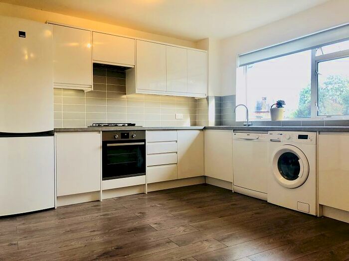 3 Bedroom Apartment To Rent In Bishops Court, CR0