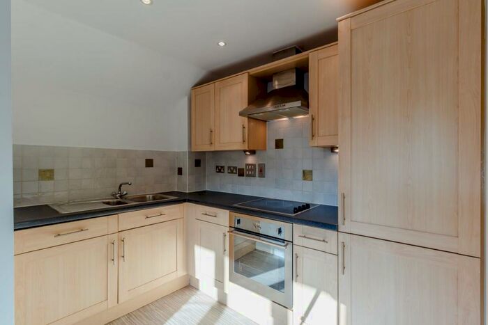 2 Bedroom Flat To Rent In Hardings Close, Hemel Hempstead, HP3