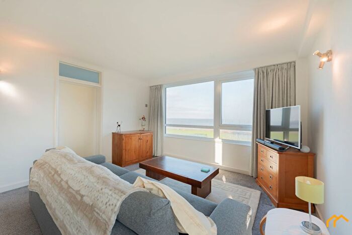 2 Bedroom Flat For Sale In The Cliff, Wallasey, CH45