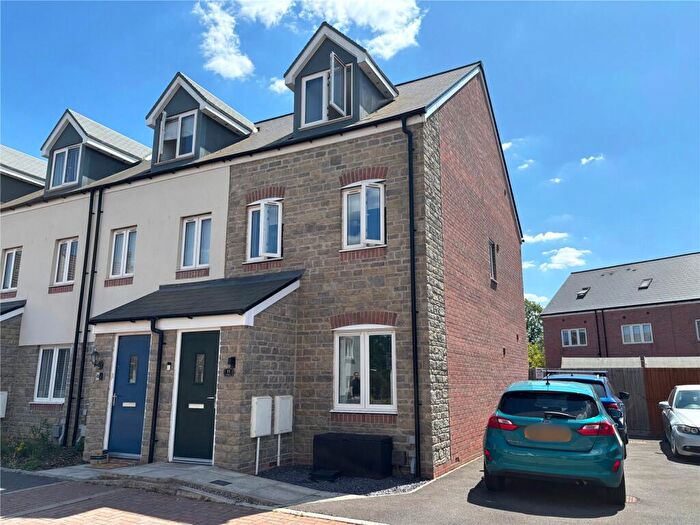 3 Bedroom End Of Terrace House For Sale In Daffodil Way, Emersons Green, Bristol, Gloucestershire, BS16