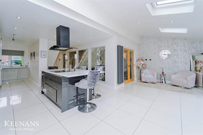 4 Bedroom Semi-Detached House For Sale In Elm Road, Kearsley, Bolton, BL4