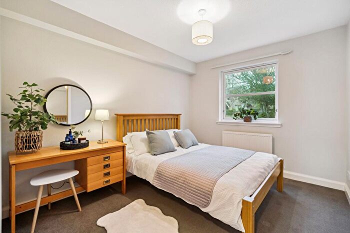 1 Bedroom Flat For Sale In Wyvern Park, Edinburgh, EH9
