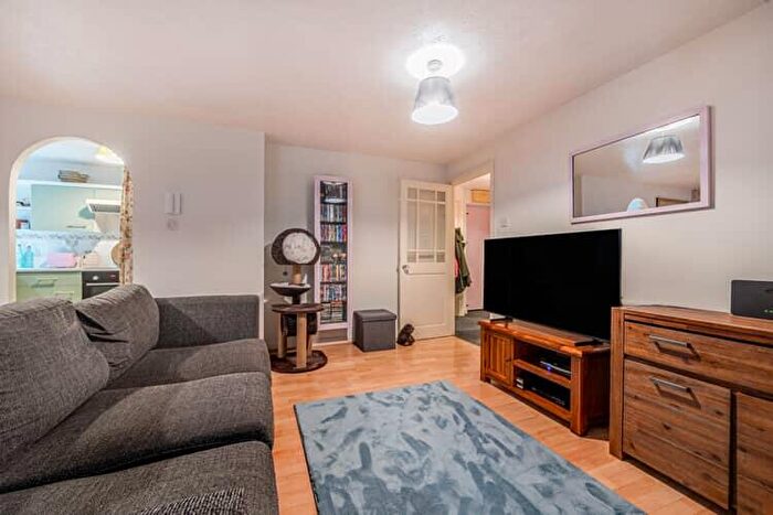 1 Bedroom Flat For Sale In Lee Close, Barnet, London, EN5