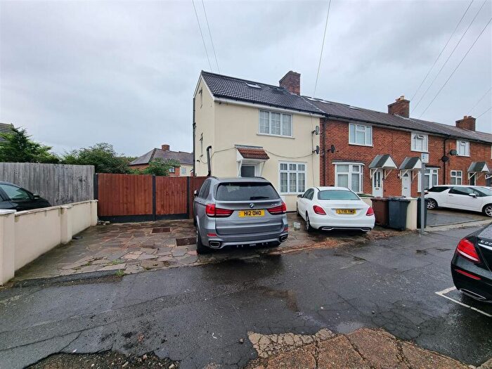 4 Bedroom End Of Terrace House To Rent In Martin Road, Dagenham, RM8