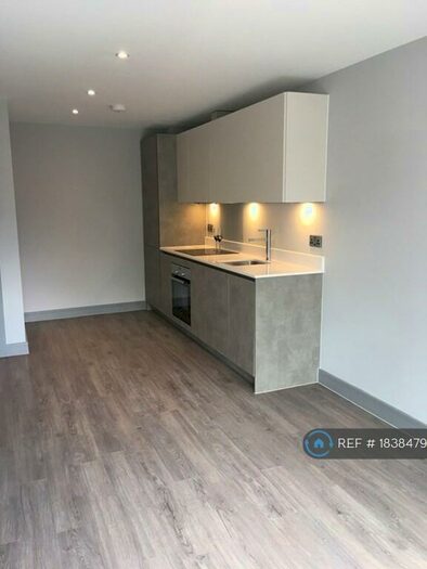 1 Bedroom Flat To Rent In Mercury House, Worcester Park, KT4