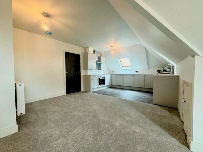 2 Bedroom Flat To Rent In Twynham Road, Bournemouth, Dorset, BH6