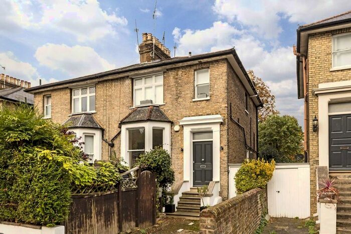 1 Bedroom Flat To Rent In Park Road, Twickenham, TW1