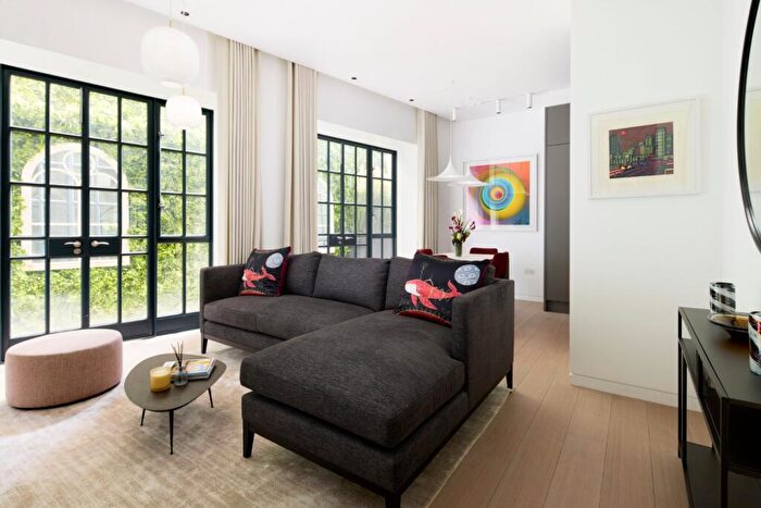 1 Bedroom Apartment To Rent In Half Moon Court, EC1A