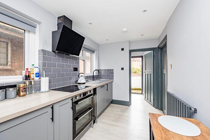 2 Bedroom Maisonette To Rent In High Street, Rottingdean, Brighton, BN2