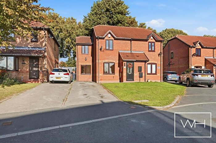 3 Bedroom Semi-Detached House For Sale In North End Drive, Harlington, DN5