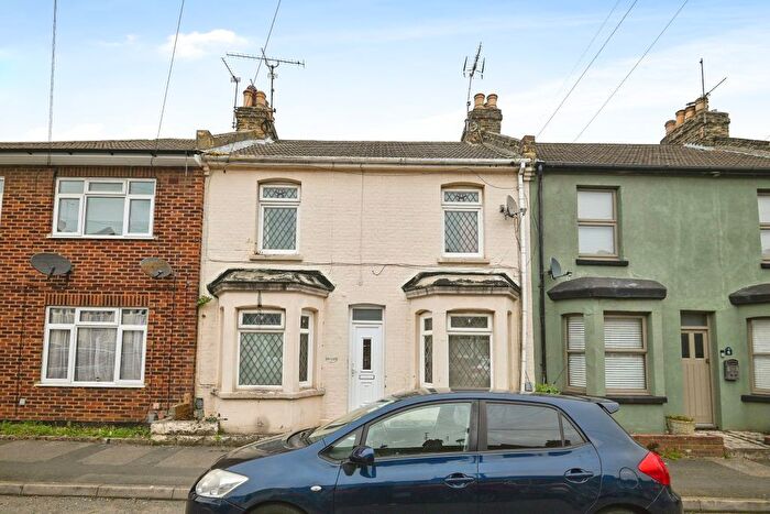 4 Bedroom Terraced House For Sale In Windsor Road, Gillingham, ME7