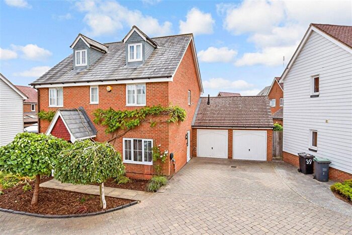5 Bedroom Semi Detached House For Sale In Hazen Road, Kings Hill, West Malling, Kent, ME19
