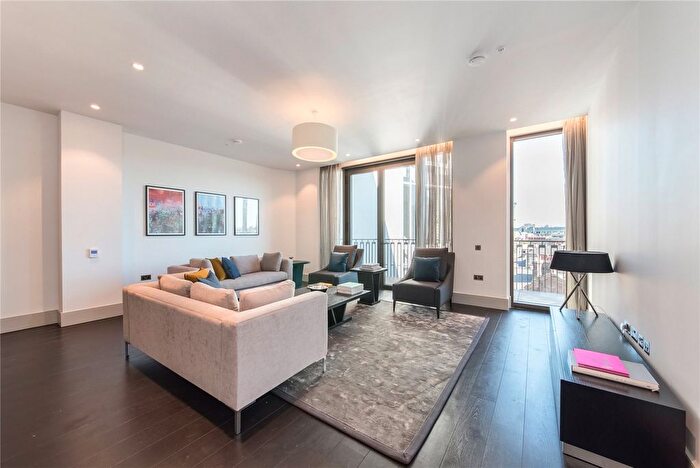 2 Bedroom Flat To Rent In Victoria Street, St. James's Park, Westminster, London, SW1H