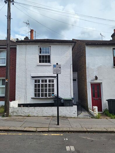 3 Bedroom Semi-Detached House To Rent In Mead Place, Croydon, CR0