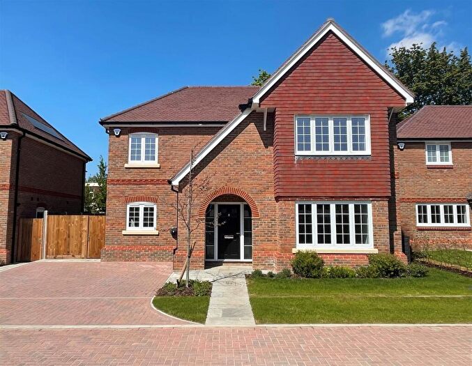 4 Bedroom Detached House For Sale In Otway Close, Tadworth, Surrey, KT20