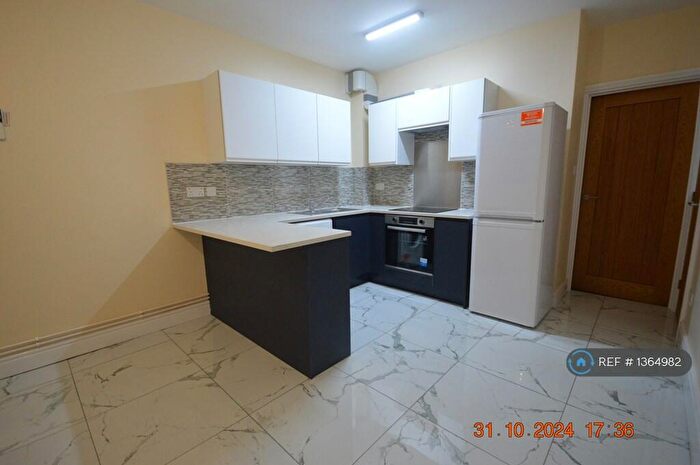 1 Bedroom Flat To Rent In Gainsborough Road, Leicester, LE2