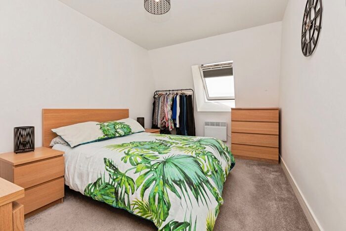 2 Bedroom Flat For Sale In Alton Mews, Aylesbury, Buckinghamshire, HP19