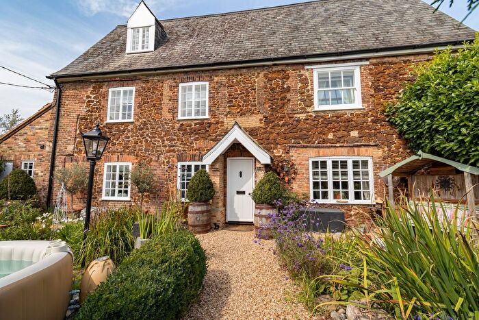 5 Bedroom Cottage For Sale In Lynn Road, Setchey, King's Lynn, PE33