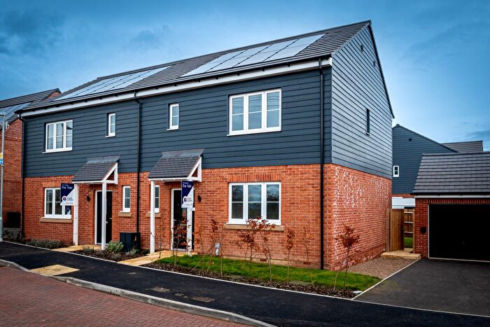 3 Bedroom Semi-Detached House For Sale In Thistledown, Pershore, WR10