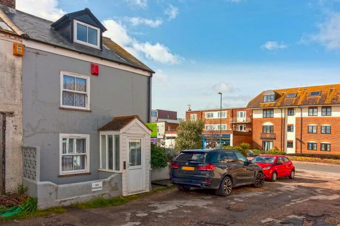 2 Bedroom End Of Terrace House To Rent In Alma Street, Lancing, BN15