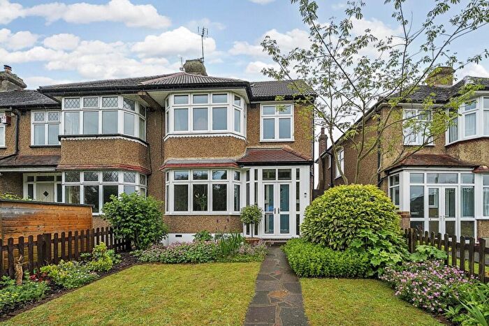 4 Bedroom End Of Terrace House For Sale In Ravenswood Crescent, West Wickham, BR4