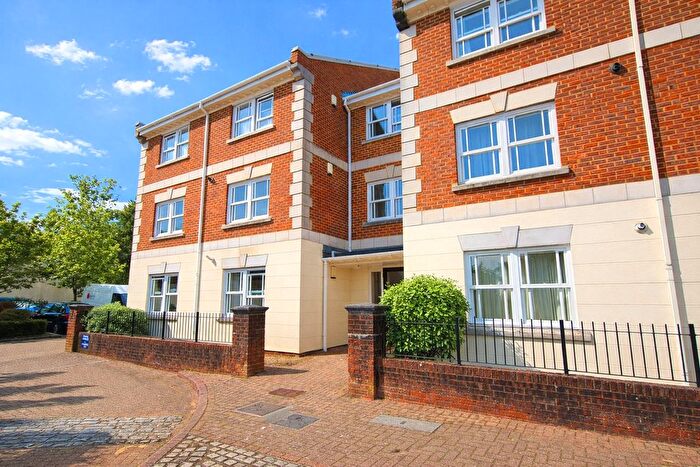 1 Bedroom Flat To Rent In Grosvenor House, St Lukes Square, Guildford, Surrey, GU1