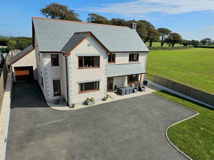 4 Bedroom Detached House For Sale In Coads Green, Launceston, PL15