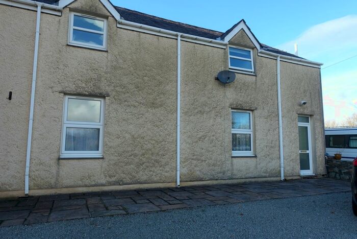 3 Bedroom End Of Terrace House To Rent In Llansadwrn, Anglesey, LL59