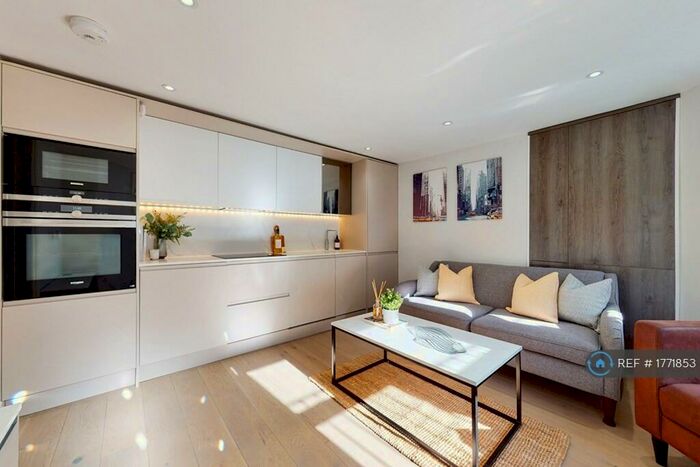 2 Bedroom Flat To Rent In New Cross, London, SE14