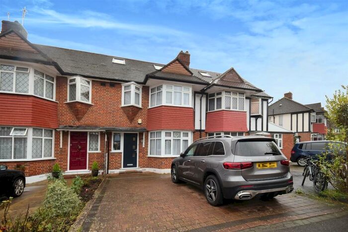 4 Bedroom House To Rent In Hatherleigh Close, Morden, SM4