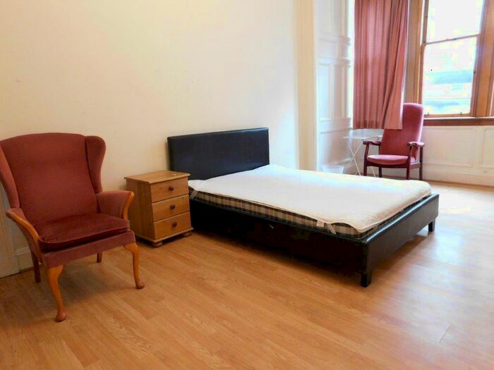 3 Bedroom Flat To Rent In , Bruntsfield Place, Edinburgh, EH10