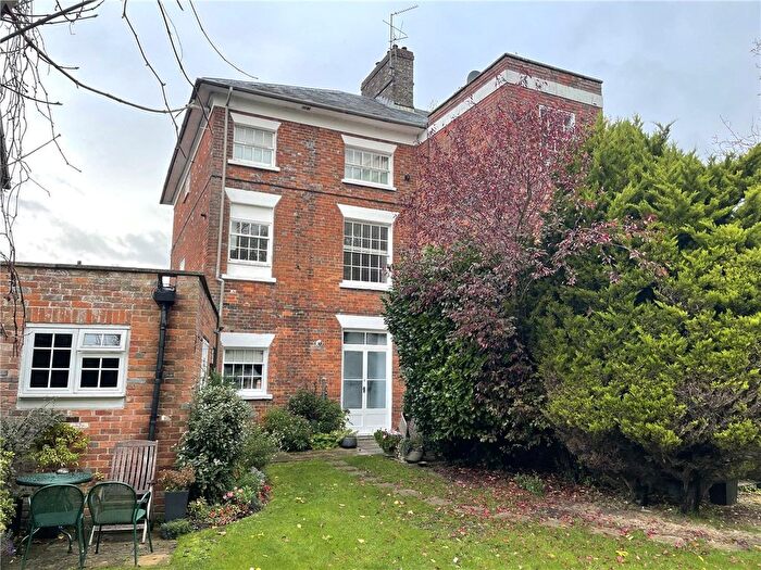 2 Bedroom Flat For Sale In Charnham Court, Hungerford, Berkshire, RG17