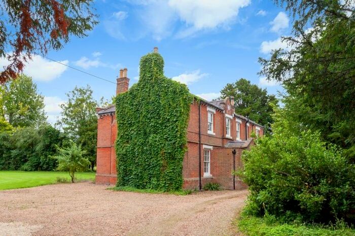 4 Bedroom Detached House To Rent In Vicarage Road, Steventon, OX13