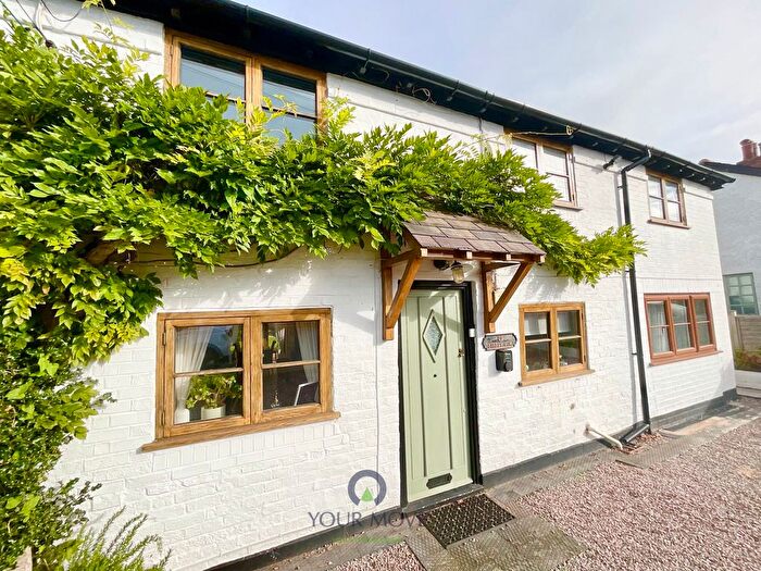 3 Bedroom Cottage For Sale In Barley Mow Lane, Catshill, Bromsgrove, Worcestershire, B61