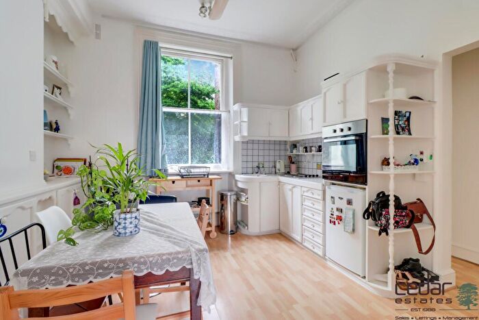 Flat To Rent In Loveridge Road, West Hampstead, NW6