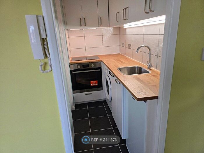 1 Bedroom Flat To Rent In Celandine Drive, Luton, LU3