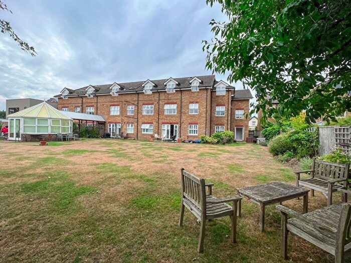 2 Bedroom Flat For Sale In Pemberton Road, East Molesey, KT8